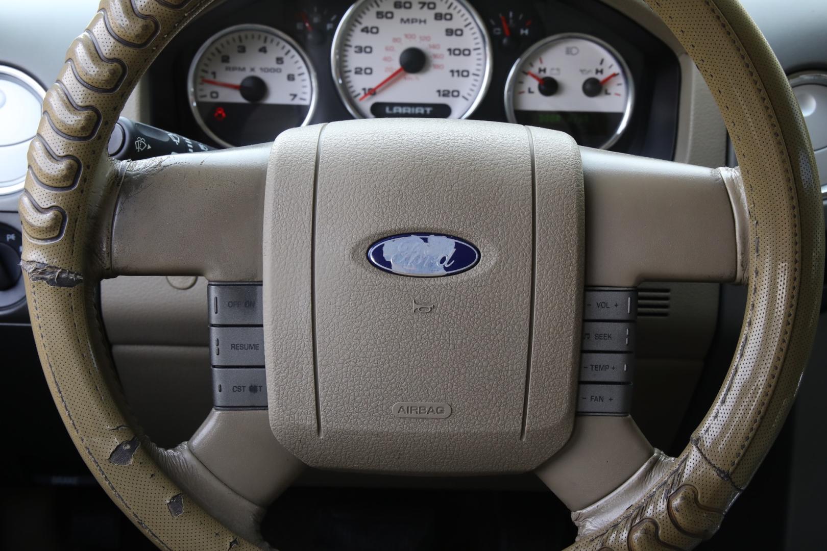 2008 WHITE FORD F-150 Lariat SuperCrew 2WD (1FTPW12V68F) with an 5.4L V8 SOHC 24V FFV engine, 4-SPEED AUTOMATIC transmission, located at 420 E. Kingsbury St., Seguin, TX, 78155, (830) 401-0495, 29.581060, -97.961647 - Photo#12